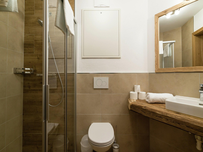 Bathroom 3, Apartment Alpendorf near Ski Slopes, Sankt Johann im Pongau