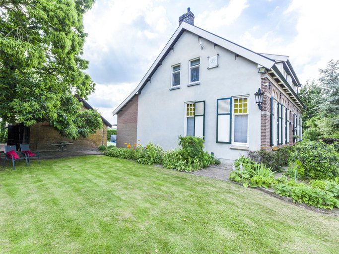 Others 3, Holiday home in the central location, Terneuzen