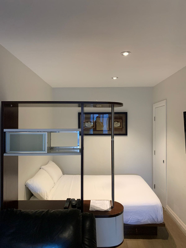 Bedroom 2, Dragon Gate Inn, Toronto