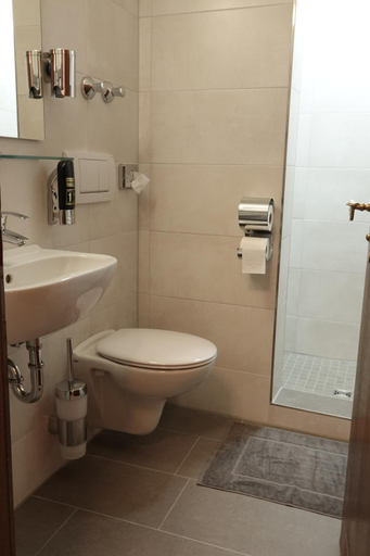 Bathroom 3, Hotel Alte Brauerei, Main-Spessart