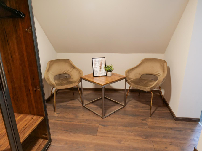 Others 5, Haus Boutique, Lippe