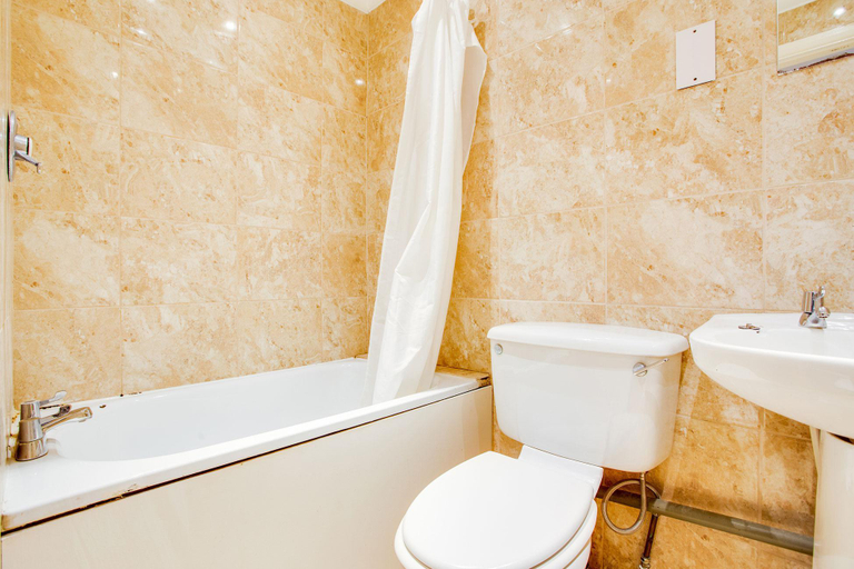 Bathroom 5, Somerset Hotel Baker Street London, London