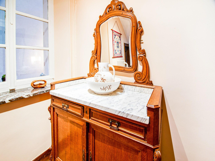 Bathroom 2, Plush Holiday Home in Matagne-La-Petite with Private Garden, Namur