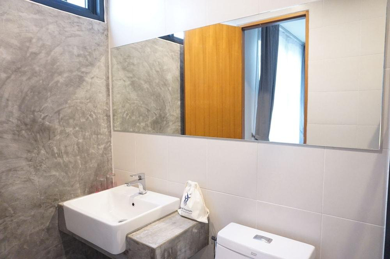 Bathroom 3, Raenong Boutique Hotel, Muang Ranong