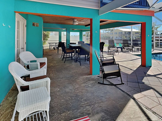 Food & Drinks, 244 Flamingo by Distinctive Beach Rentals, Lee