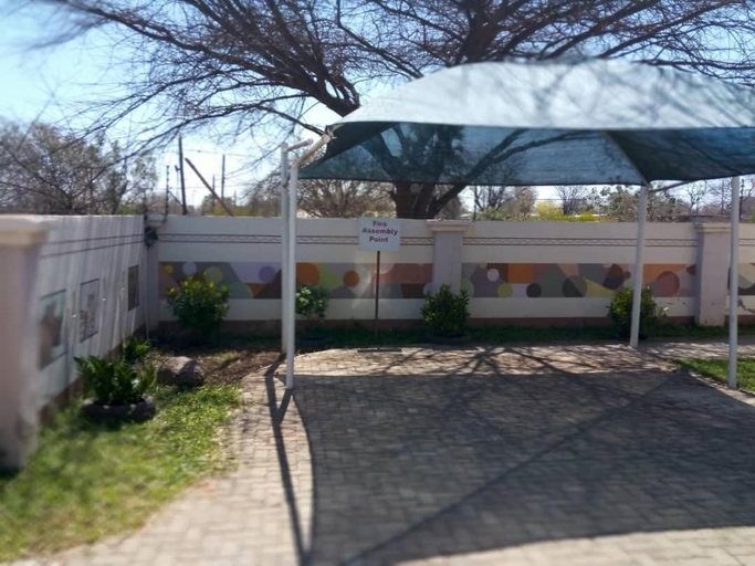 Others 2, Chiloto Guest House, Chobe
