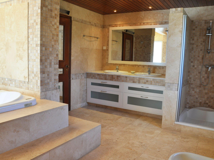 Bathroom 4, Villa in Vilamoura with Private Pool BBQ, Loulé