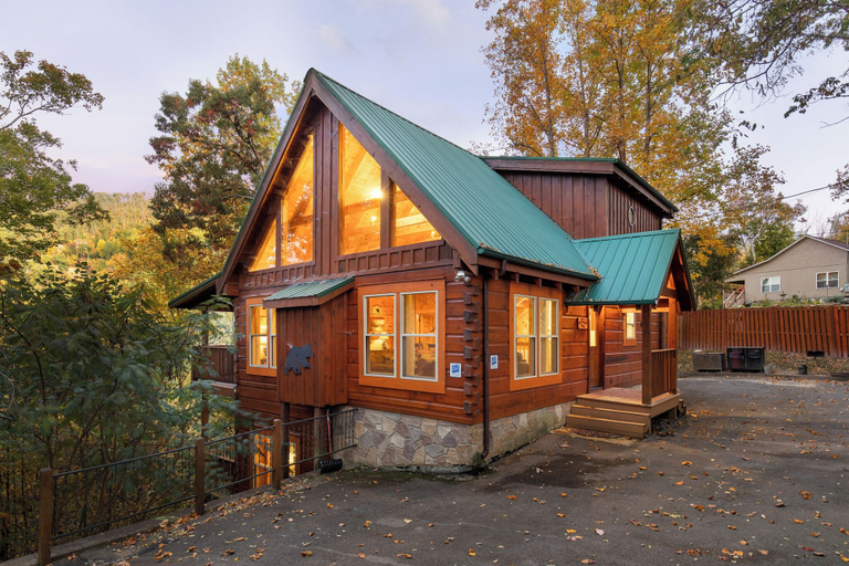 Exterior & Views 1, Cozy Bear Lodge, Sevier