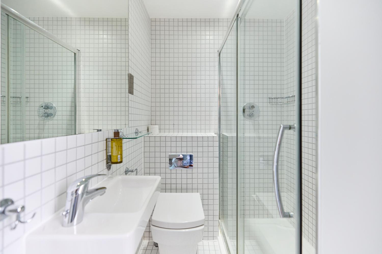 Bathroom 4, Prince William Hotel, London