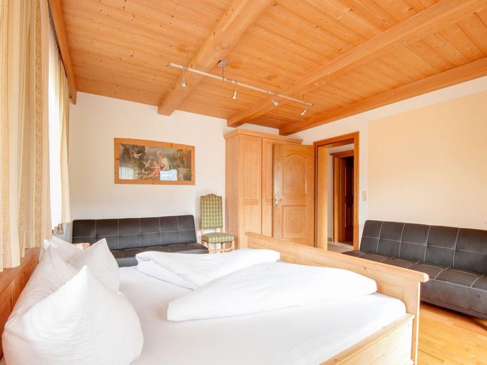 Others 3, Modern vacation apartment with a view, Schwaz