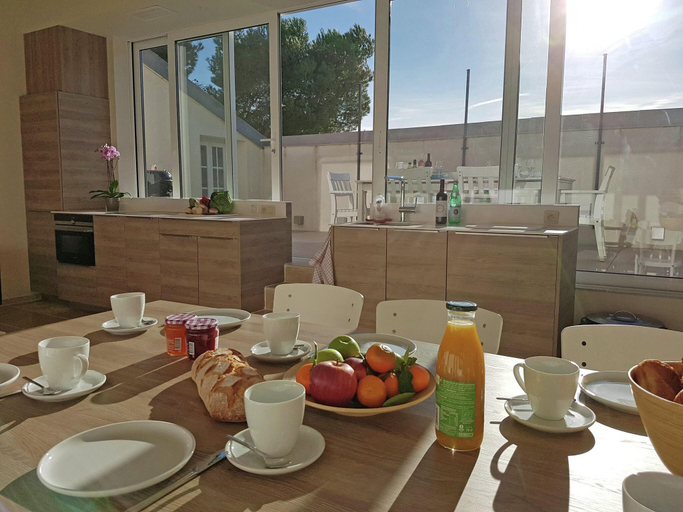 Food & Drinks 5, Serene Family Escape, Aude