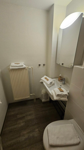 Bathroom 4, Strandhotel - Budget, Plön