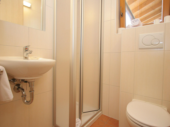 Bathroom 3, Apartment Uderns near Hochzillertal Ski Lift, Schwaz