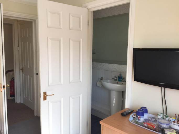 Bathroom 3, The Barbican Apartments, Plymouth