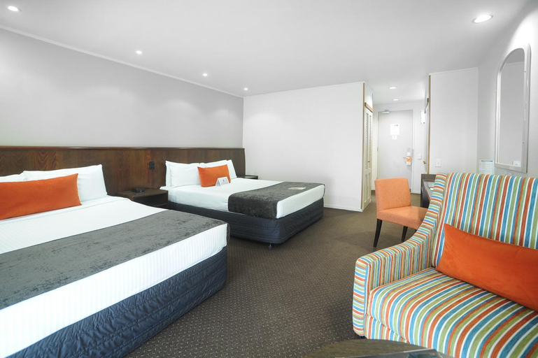 Bedroom 2, Quality Hotel Lincoln Green, Waitakere