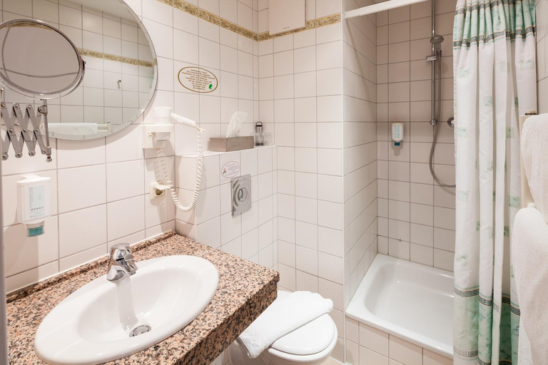 Bathroom, Hotel Garni Schlossgarten, Mecklenburgische Seenplatte