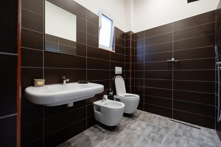 Bathroom, Agora Dhermi, Vlorës