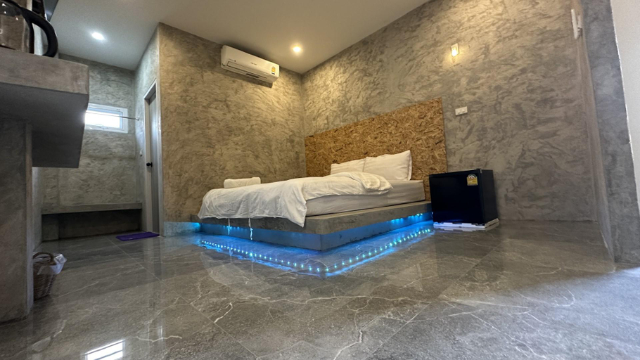 Others 3, 888 Resort, Pluak Daeng