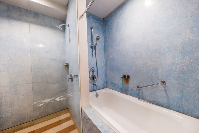 bathroom 10
