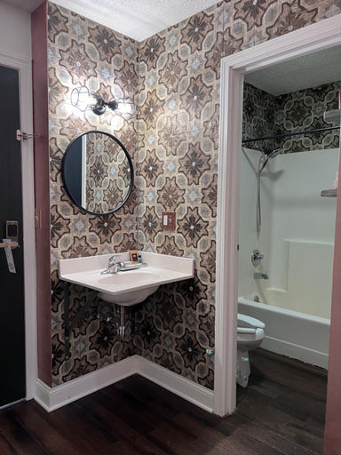 Bathroom 2, Rosewood Garden, Sauk
