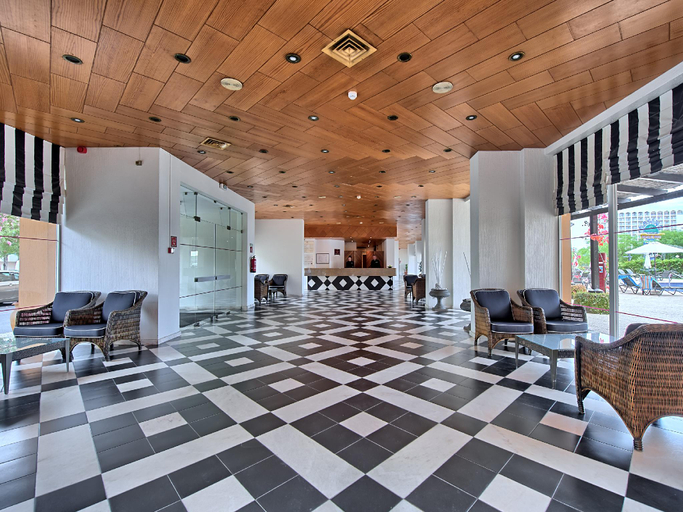 Public Area, Dom Pedro Portobelo, Loulé