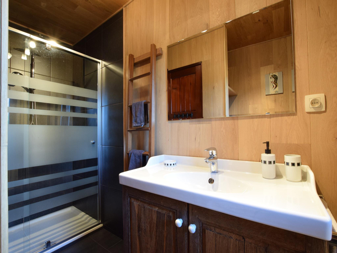 Bathroom 4, Very Welcoming and Cosy Chalet, Namur