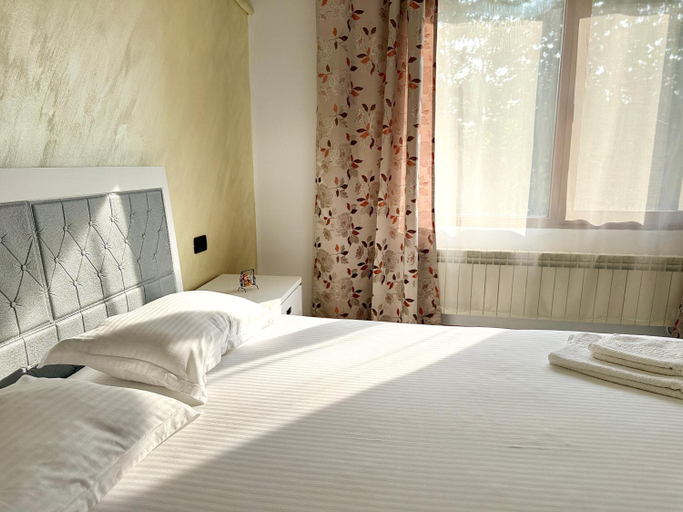 Bedroom 2, La Conac, Tuzla