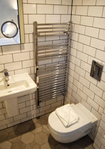 Bathroom 3, Victoria Inn London, London