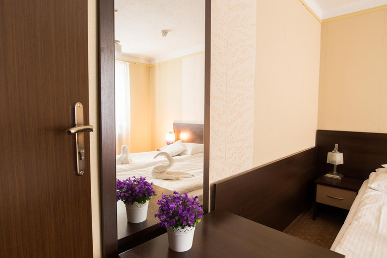 Others 2, Hotel Gwarek, Staszów