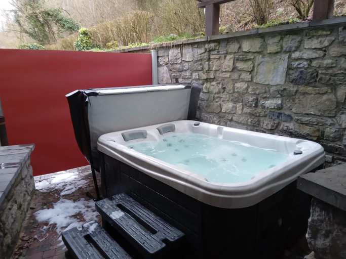 Bathroom 3, Cottage with Bubble Bath, Liège