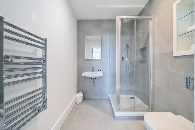 Bathroom 3, Roomspace Serviced Apartments- Syward Place, Surrey