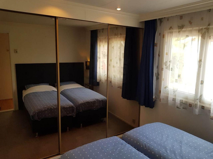 Bedroom 2, Glass Veranda Chalet in nature, Barneveld