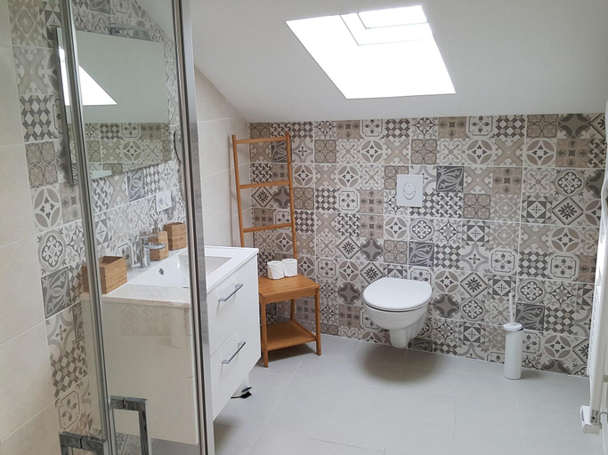 Bathroom 4, Castel Bayeux Guesthouse, Calvados