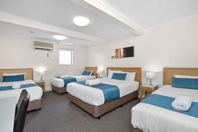 Bedroom 2, Thunderbird Motel, Yass Valley