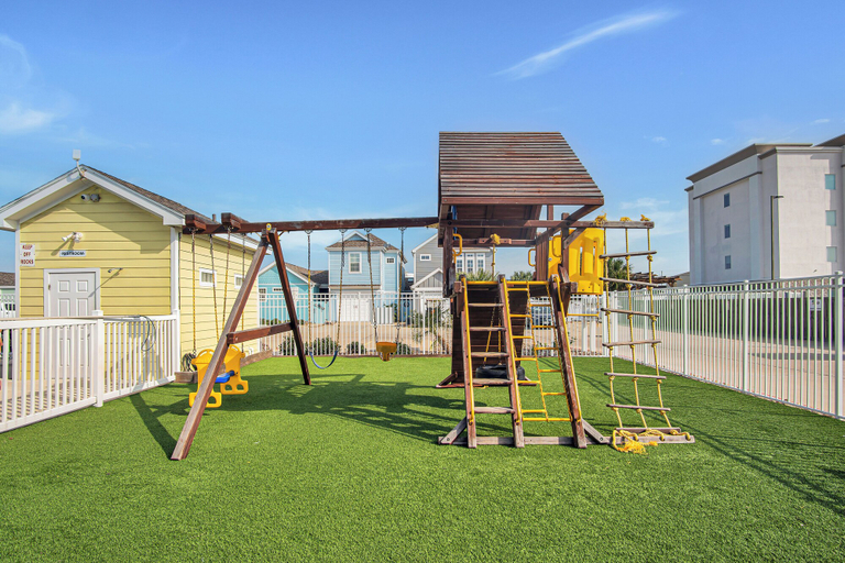 Family & Kids, Happiness Comes In Waves by Silver Sands Vacation Rentals, Nueces