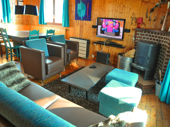 Others 4, Chalet in Durbuy with Jacuzzi Garden, Namur