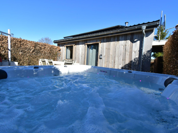 Sport & Beauty 4, Chalet Vert in Bullange with Jacuzzi, Liège