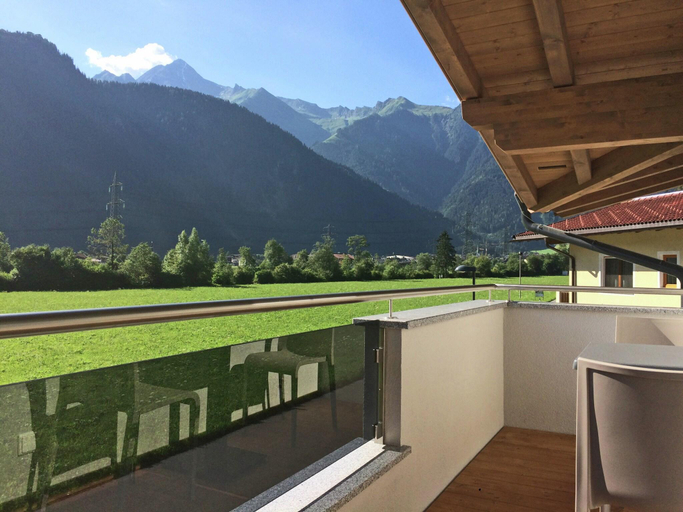 Others 5, Apartment in Mayrhofen near Ski Lifts, Schwaz