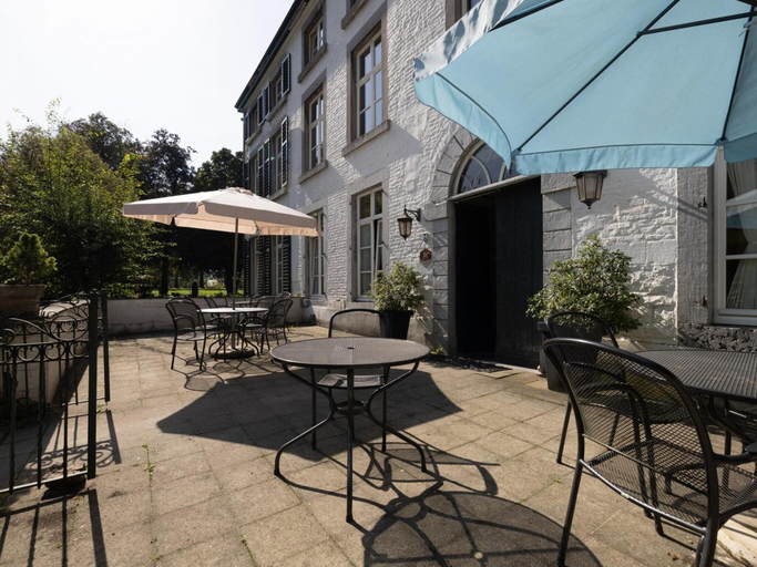 Others 4, Cozy Apartment in a 16th Century Castle, Liège