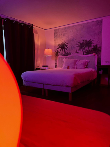 Bedroom 2, Jacuzzi LOVE Suite, Paris