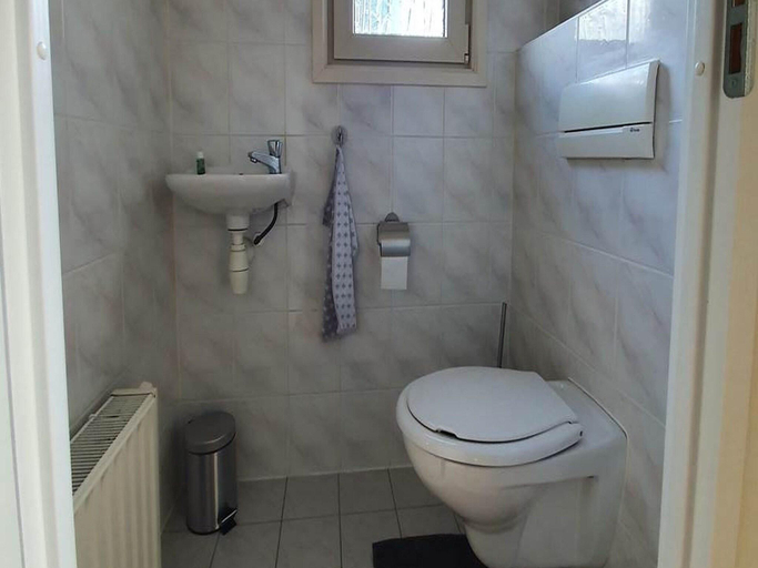 Bathroom 3, Glass Veranda Chalet in nature, Barneveld