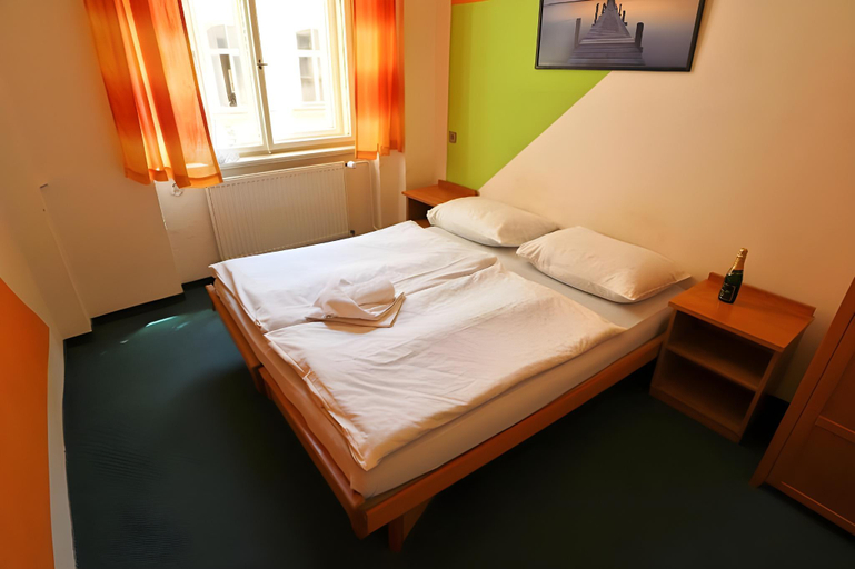 Bedroom 4, AZ-Hostel, Praha 1