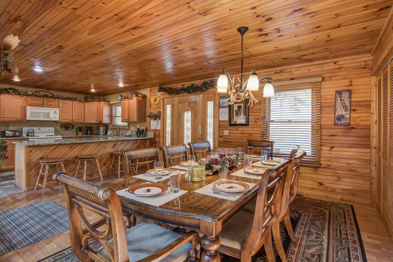 Food & Drinks 5, The Moose is Loose by Jackson Mountain Rentals, Sevier