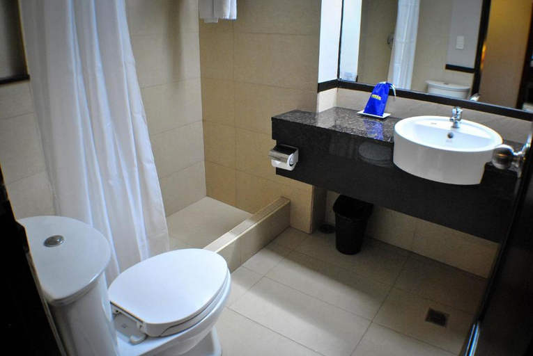 Bathroom 4, Fersal Hotel Neptune, Makati City