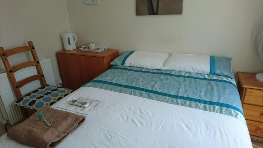 Others 3, Room-double With Shared Bathroom Sleeps, London
