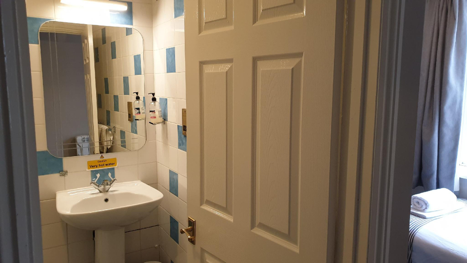 Bathroom 4, The Grapes, Southampton