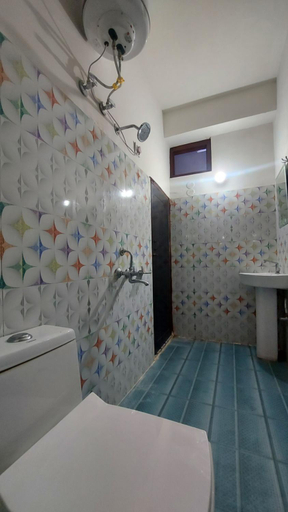 Others 5, Hotel Hill Paradize couples & family Friendly,on the Kempty fall highway#balcony & terrace hill view, Dehradun
