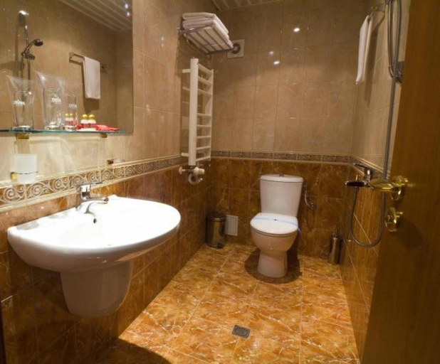 Bathroom, Hotel Central, Veliko Tarnovo