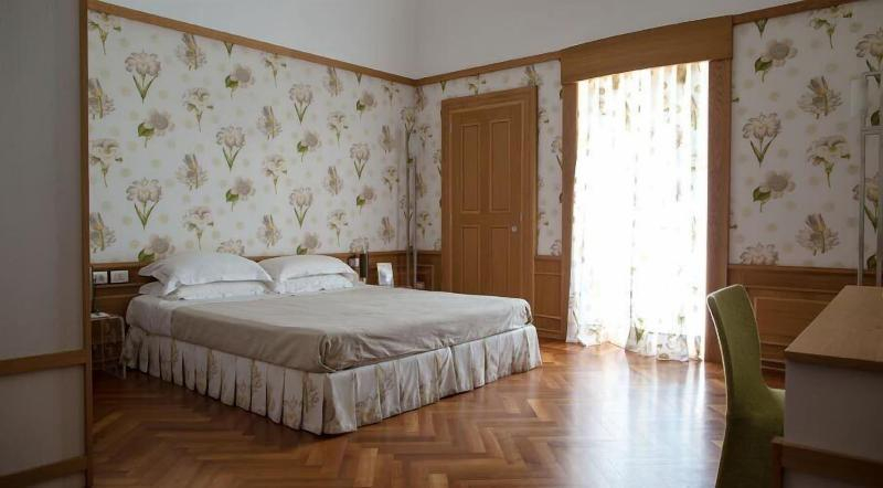 Others 5, Santa Rosa Relais, Bari