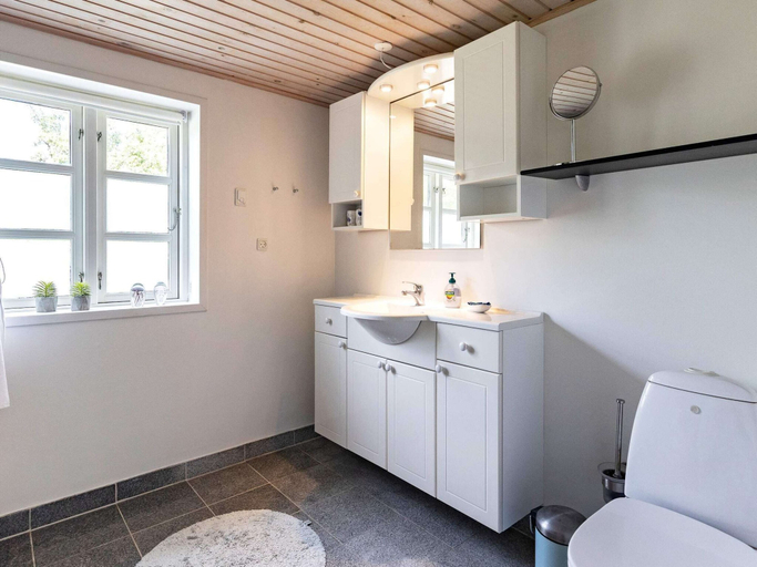 Bathroom 3, Grand Holiday Home in SÃ¸by Ã†rÃ¸ near Golf Course, Ærø